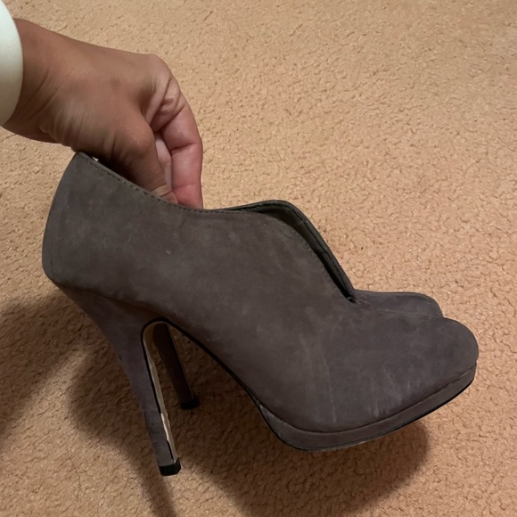 Women’s Apt 9 Gray Booties - Picture 1 of 4